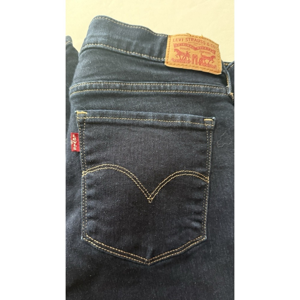 Levi's Women's Blue Jeans Size 32 Waist Wide Legs Mid Rise EUC Denim Pants - Picture 3 of 8